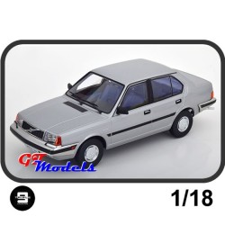 Volvo 360 1987 Zilver Grijs - Triple 9 modelauto 1:18
