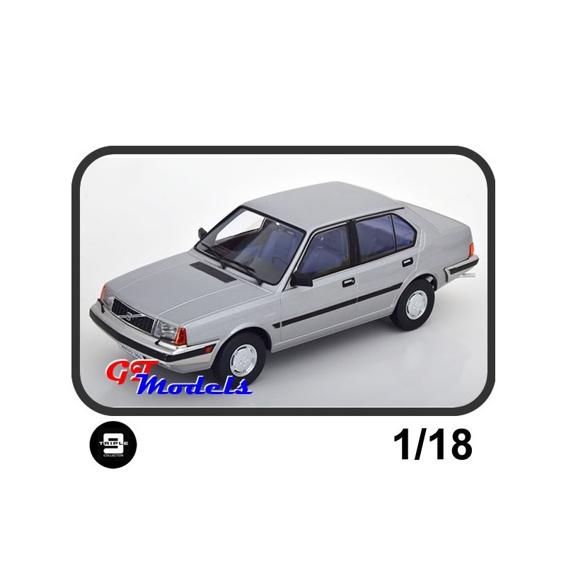 Volvo 360 1987 Zilver Grijs - Triple 9 modelauto 1:18